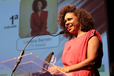 São Paulo (SP), 12/11/2024 - Luciana Barreto recebe Prêmio +Admirados Jornalistas Negros e Negras da
Imprensa Brasileira. Foto: +Admirados Jornalistas Negros e Negras da 
Imprensa Brasileira/Divulgação