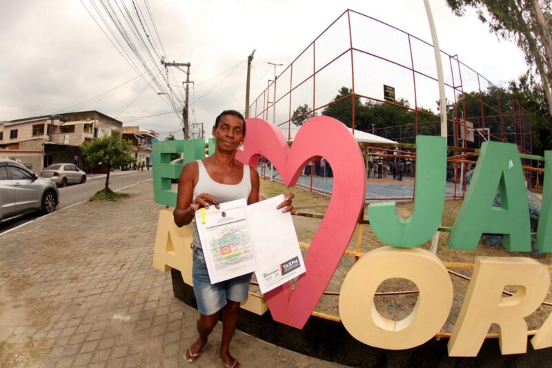 Famílias do Conjunto Habitacional Josefa Roberto Ferreira recebem títulos de residência