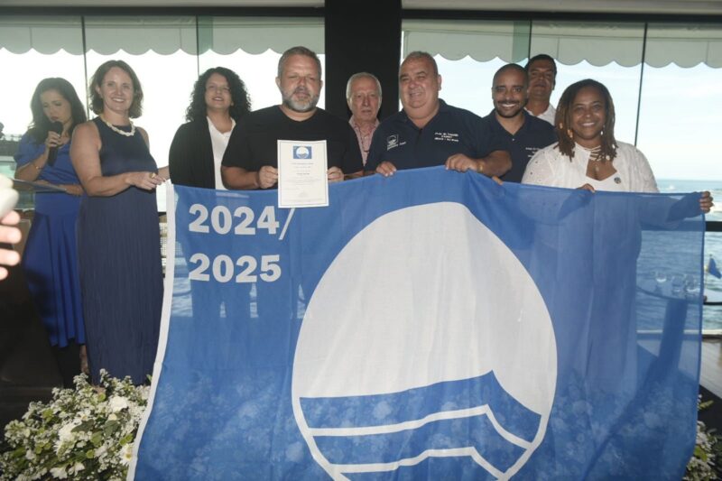 Praia do Sossego celebra hasteamento da Bandeira Azul pelo 4° ano consecutivo – Prefeitura Municipal de Niterói