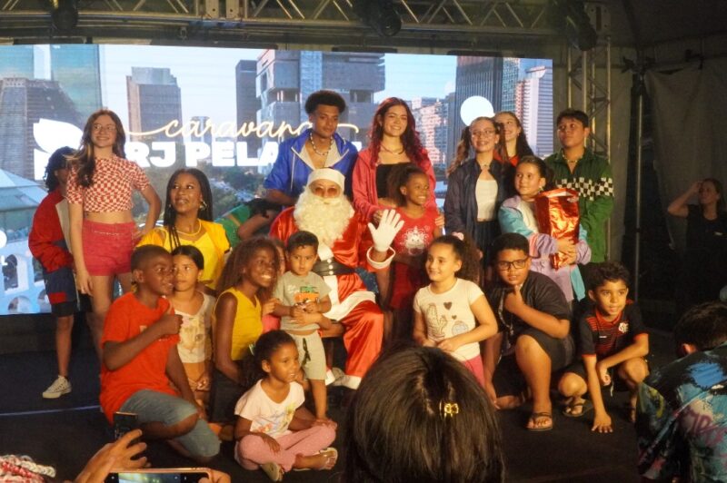 Magia do Natal chega à Praça do Bandeirante