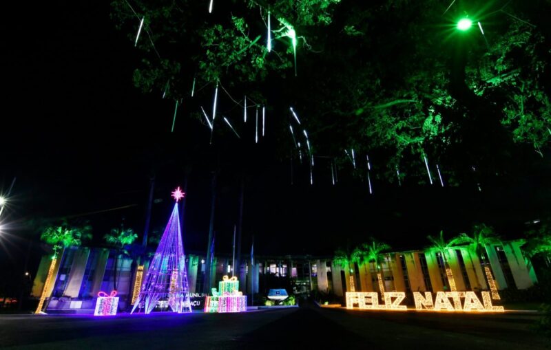 Nova Iguaçu ganha decoração natalina com muita luz e cor