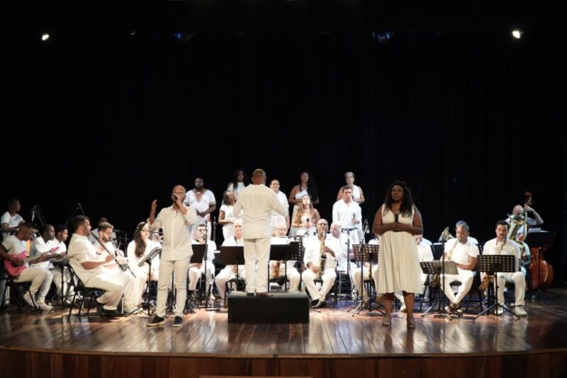 Orquestra de São Gonçalo lota teatro no último concerto do ano