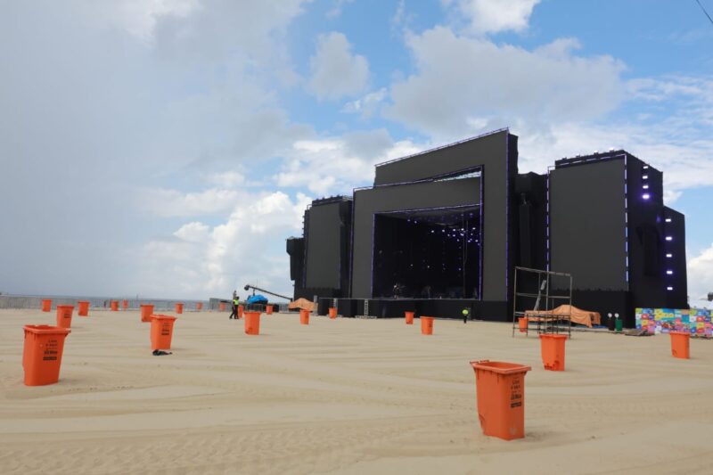 Palcos em Copacabana recebem os últimos ajustes para a festa do Réveillon 2025 – Prefeitura da Cidade do Rio de Janeiro
