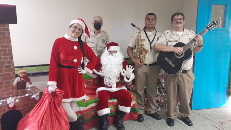 Papai Noel da Guarda Municipal visita Hospital Salgado Filho e escola municipal na Ilha do Governador – Prefeitura da Cidade do Rio de Janeiro