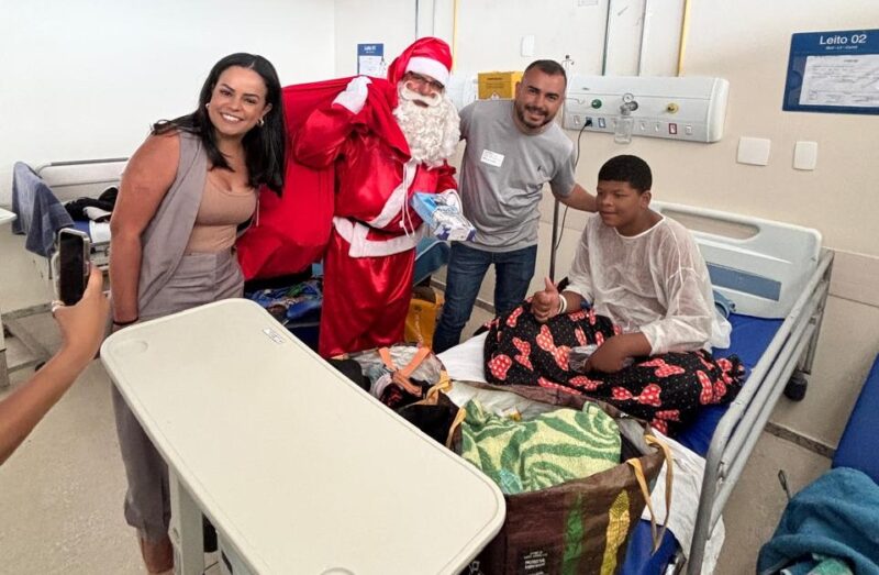 Papai Noel visita pacientes no Hospítal Albert Schweitzer – Prefeitura da Cidade do Rio de Janeiro