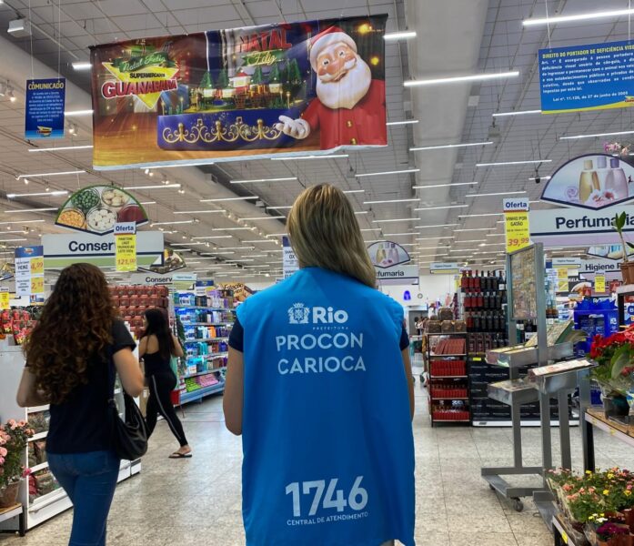 Procon Carioca intensifica fiscalização na semana que antecede o Natal e descarta produtos impróprios para consumo – Prefeitura da Cidade do Rio de Janeiro
