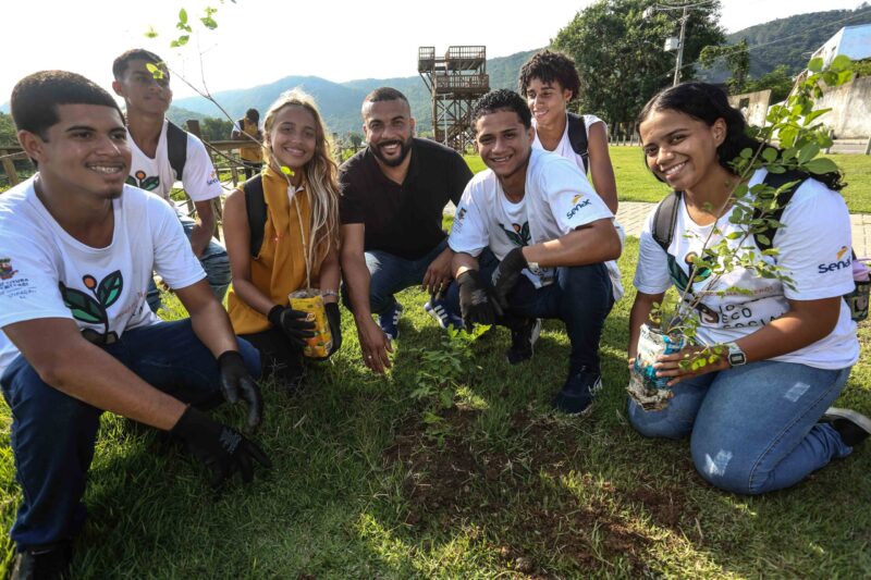 Niterói Jovem EcoSocial encerra atividades de campo em 2024 com plantio de mudas no Horto do Fonseca – Prefeitura Municipal de Niterói