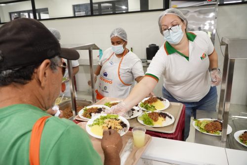 Restaurante do Povo terá cardápio especial de Natal nesta terça-feira (24)