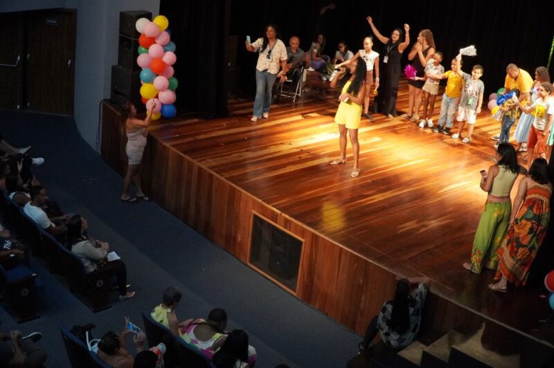 Saúde mental realiza show de talentos no Teatro Municipal