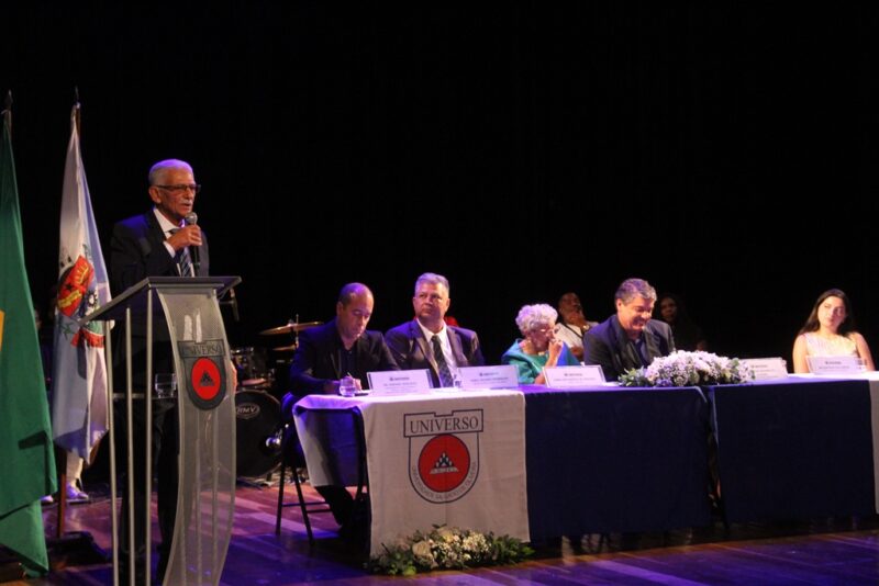 Teatro Municipal sedia aula inaugural do curso de Medicina da Universo