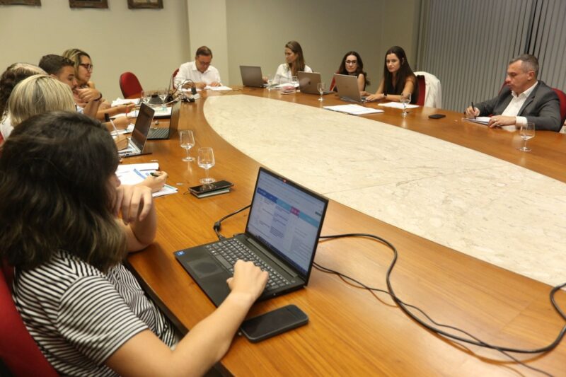 Prefeito eleito de Niterói, Rodrigo Neves, e equipe de transição encerram três semanas de diagnóstico da cidade