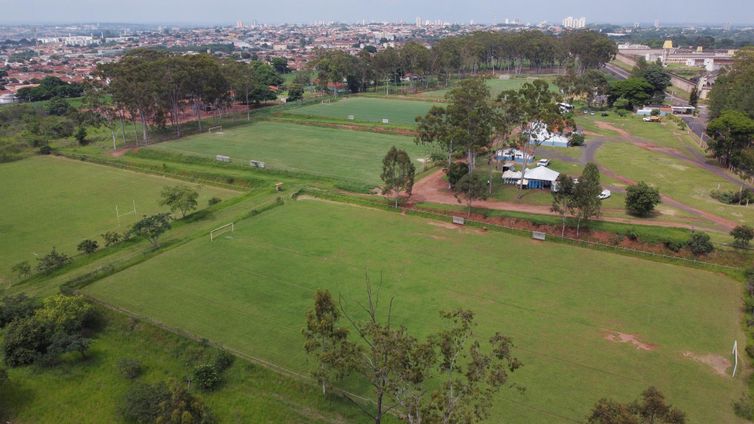 Tete Viviane/Prefeitura de Araraquara/Direitos Reservados área antes da construção do CT de futebol feminino da Ferroviária, o primeiro do país