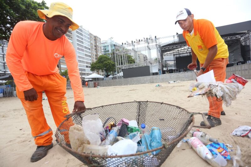 Clin retira cerca de 90 toneladas de resíduos da orla no pós-Réveillon – Prefeitura Municipal de Niterói