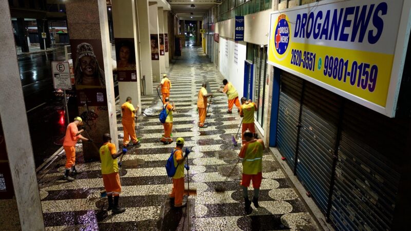 Clin intensifica serviço de lavagem de rua em Niterói – Prefeitura Municipal de Niterói