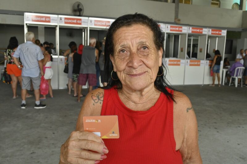Assistência Social de Niterói inicia entrega dos novos cartões da Moeda Arariboia – Prefeitura Municipal de Niterói