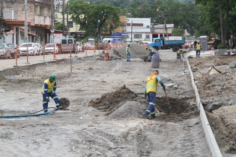 Calçadas e parte da ciclovia começam a ser feitas na Trindade