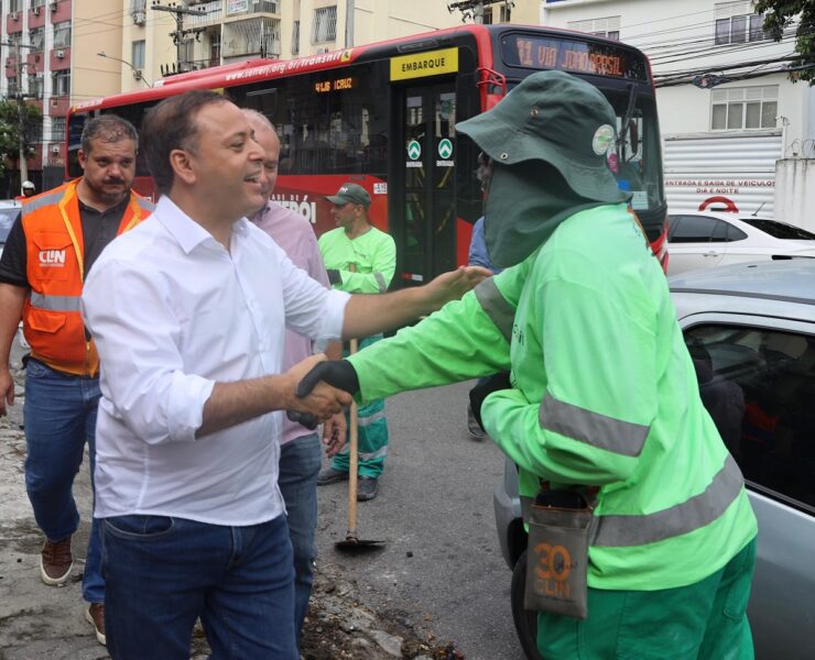 Rodrigo Neves acompanha ações do programa Cidade Limpa no Fonseca – Prefeitura Municipal de Niterói