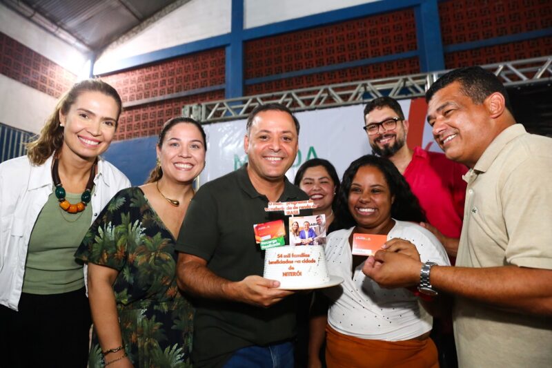 Largo da Batalha recebe segundo ato de inclusão de famílias na Moeda Arariboia – Prefeitura Municipal de Niterói