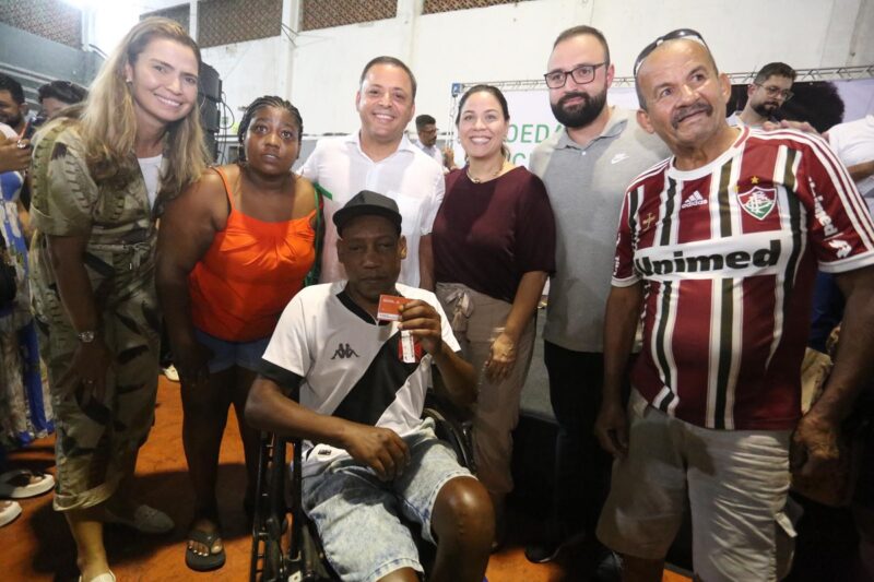 Rodrigo Neves faz ato de inclusão de beneficiários da Moeda Arariboia – Prefeitura Municipal de Niterói