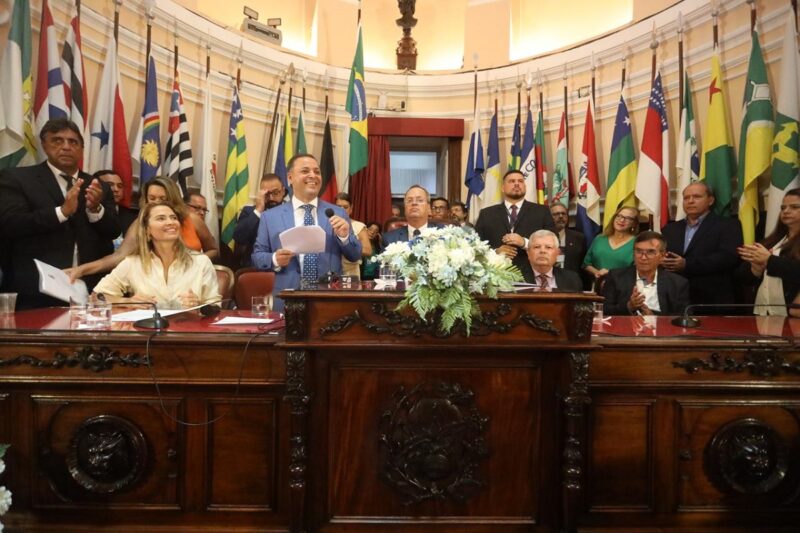 Rodrigo Neves toma posse em Niterói e diz que Centro será novo vetor de desenvolvimento da cidade – Prefeitura Municipal de Niterói