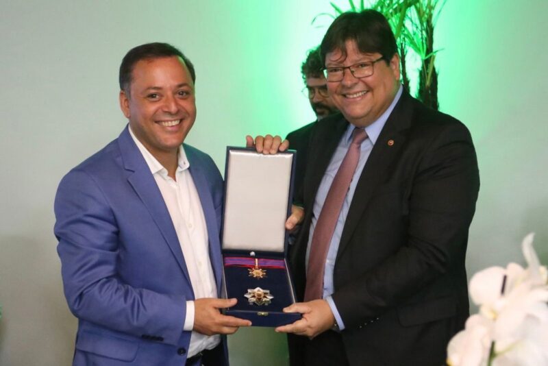 Prefeitura de Niterói concede a Comenda da Ordem do Mérito da Cidade ao procurador Luciano Mattos – Prefeitura Municipal de Niterói