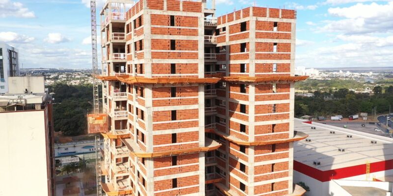 Demanda por mão de obra segue aquecida na construção civil