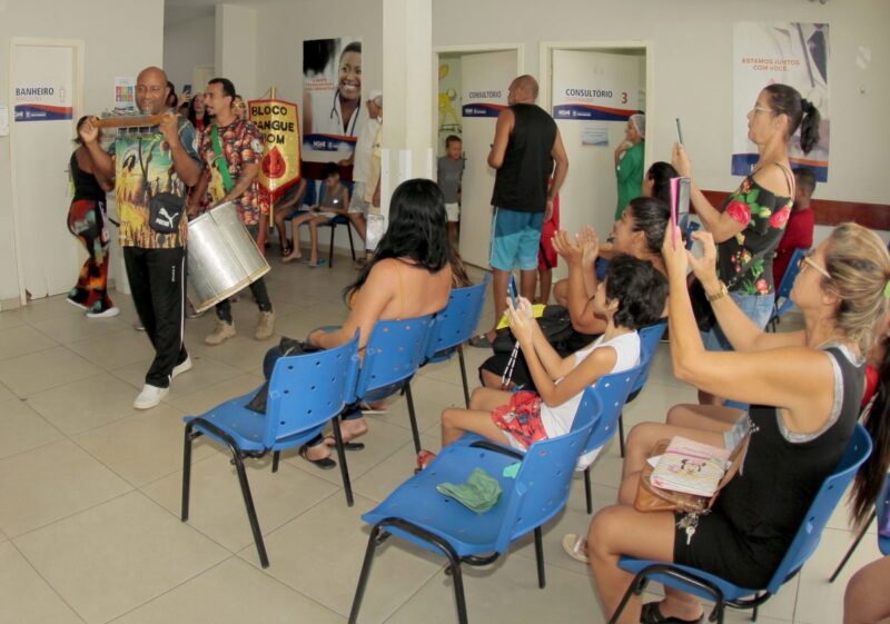 Bloco da Saúde leva alegria e música aos corredores do Hospital Geral de Nova Iguaçu