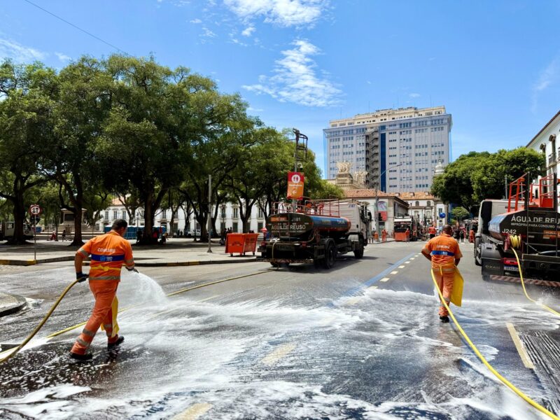 Comlurb faz operação especial de limpeza em mais um fim de semana de blocos de rua – Prefeitura da Cidade do Rio de Janeiro