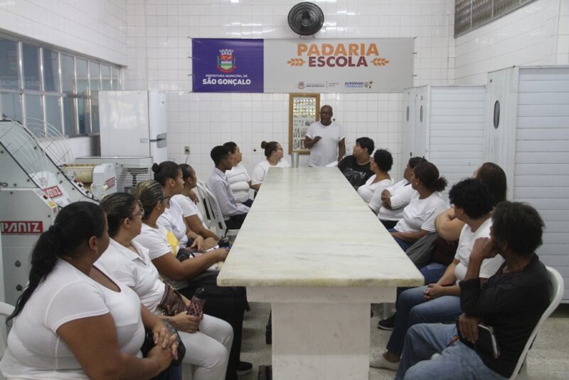 Padaria Escola realiza aula inaugural das novas turmas de 2025