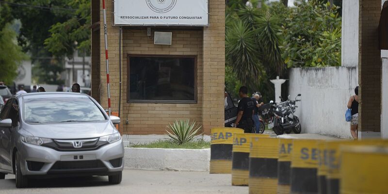 Rio derruba 19 imóveis irregulares próximos do Complexo de Gericinó