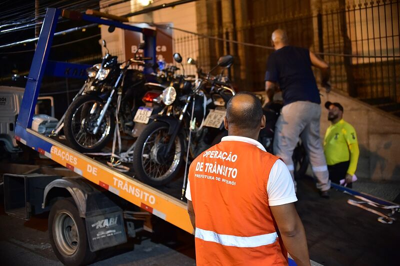 Prefeitura de Niterói faz blitz contra motos barulhentas em Santa Rosa – Prefeitura Municipal de Niterói