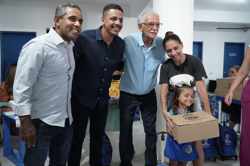 Educação de São Gonçalo entrega kits escolares aos alunos