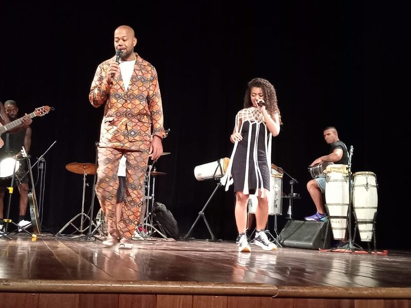 Evento antirracista é realizado no Teatro Municipal