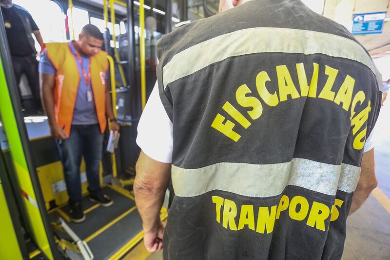 Prefeitura de Niterói realiza fiscalização de ônibus no Terminal João Goulart – Prefeitura Municipal de Niterói