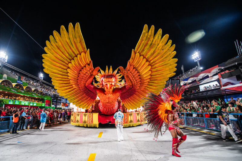 Galeria de fotos: confira imagens do primeiro dia de desfiles das escolas da Série Ouro – Prefeitura da Cidade do Rio de Janeiro