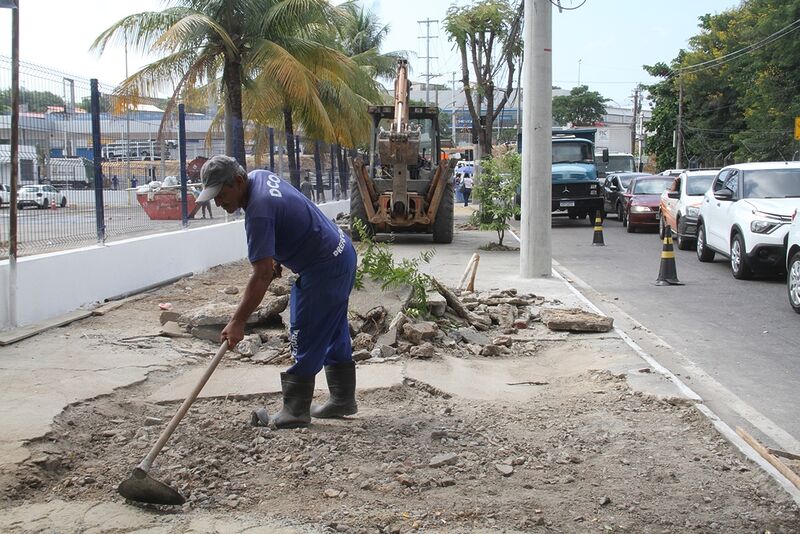 São Gonçalo revitaliza calçadas e cria rampa de acessibilidade no Colubandê