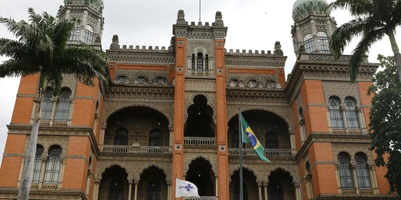 Fiocruz lança IA para ajudar no registro de pesquisas clínicas