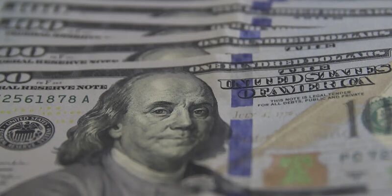 Dólar chega perto dos R$ 5,90 com tensões comerciais