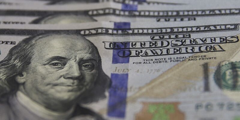 Dólar cai pela sétima vez seguida e fecha em R$ 5,64