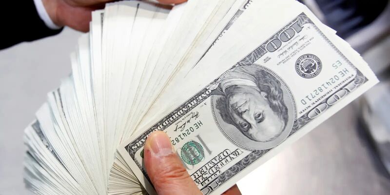 Dólar encosta em R$ 6 após Trump impor taxa de 104% à China