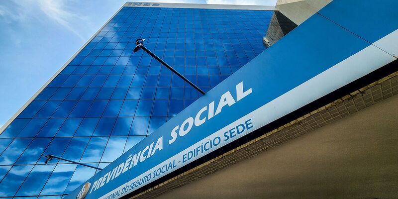 Mensagens falsas prometem ressarcimento de descontos a aposentados