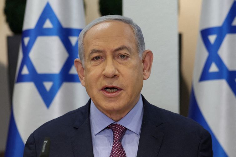 Benjamin Netanyahu em Tel Aviv
 31/12/2023    ABIR SULTAN/Pool via REUTERS