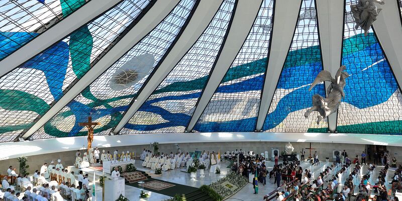 Brasilienses homenageiam papa Francisco nos 65 anos da capital