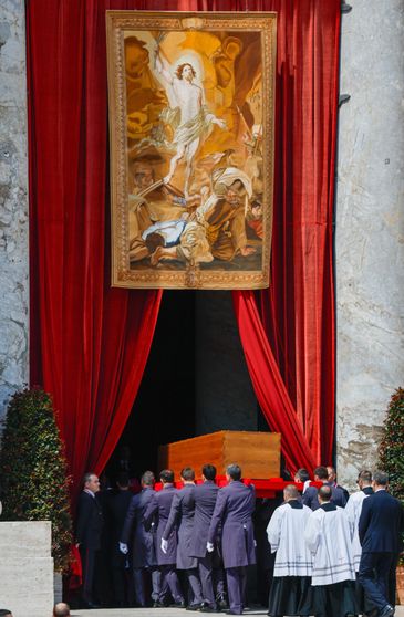 Vaticano, 26/04/2025 - Missa Exequial em intenção de Sua Santidade o Papa Francisco. Átrio da Basílica de São Pedro, Praça de São Pedro. Foto: Ricardo Stuckert/PR
