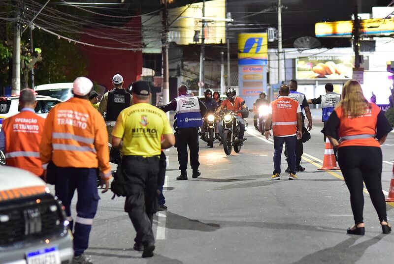 Força-tarefa da Prefeitura de Niterói abordou mais de 1,6 mil motociclistas em ações contra motos barulhentas e rolezinhos