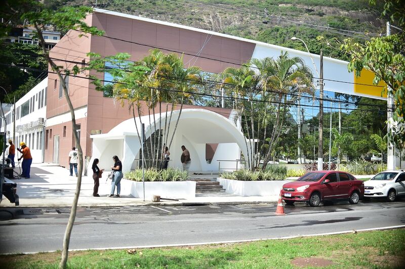 Prefeito Rodrigo Neves faz nova vistoria na obra da Maternidade Municipal Alzira Reis – Prefeitura Municipal de Niterói