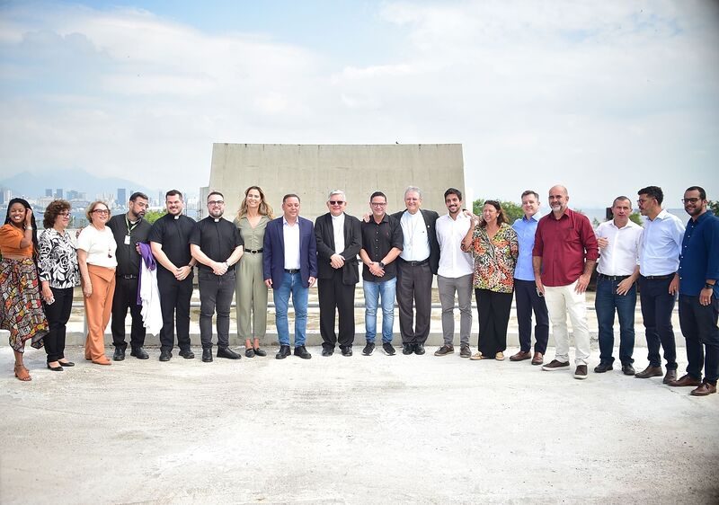 Prefeito Rodrigo Neves participa de missa em ação de graças pelas obras da nova Catedral – Prefeitura Municipal de Niterói