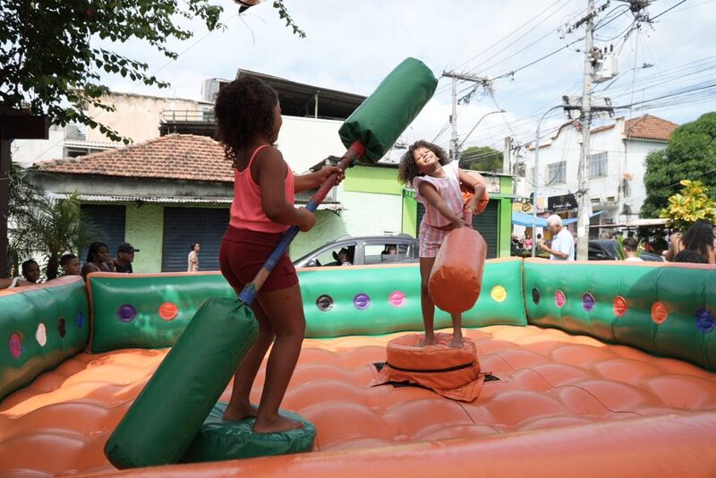 Diversão para garotada na Praça do Gradim
