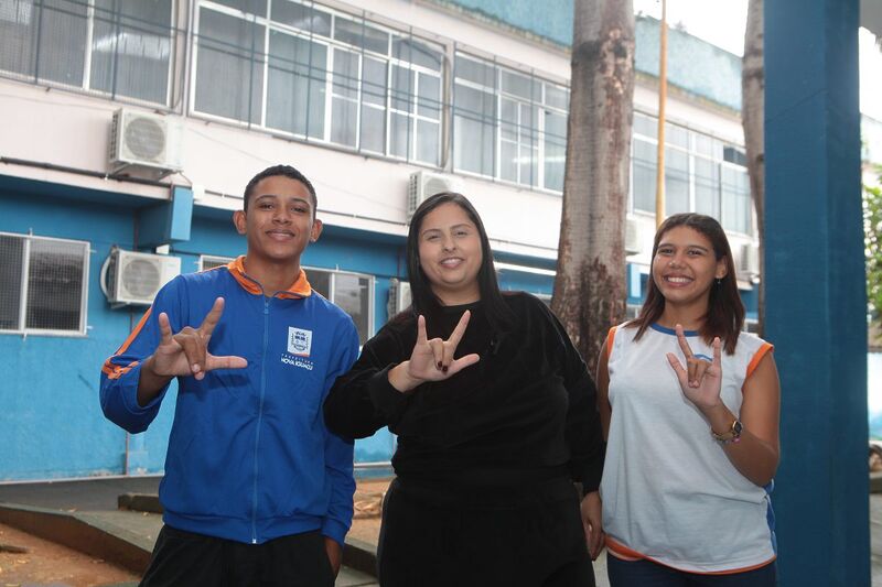 Escola da rede municipal de Nova Iguaçu celebra os 23 anos da Língua Brasileira de Sinais com evento voltado à comunidade surda