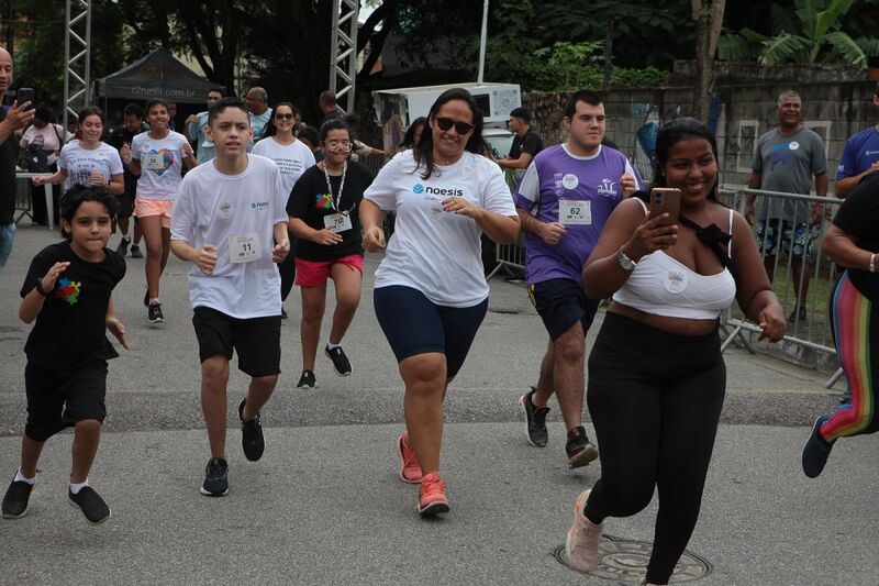 Evento de conscientização sobre o autismo reúne pais e filhos na Corrida Divertida